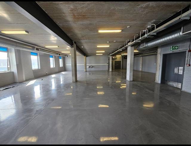 1,376M² OFFICE TO LET IN PAARDEN EILAND